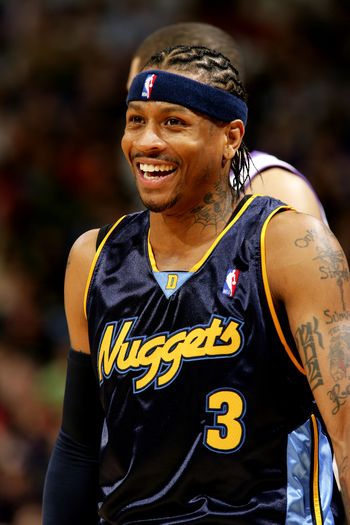 没有技巧全是感情，弗兰克告别演讲深情演唱《月亮代表我的心》（不靠技巧只凭真情：弗兰克在告别演讲中深情献唱《月亮代表我的心）