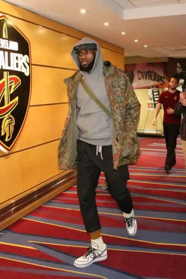 图片报：巴萨希望签下一名左边锋，正关注莱比锡的迪奥曼德（图片报：巴萨想引进左边锋，盯上莱比锡的迪奥曼德）