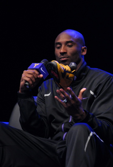 赖因德斯：为曼城这样的俱乐部效力时，偶尔替补是正常情况（赖因德斯：在曼城这种豪门，偶尔坐替补很正常）