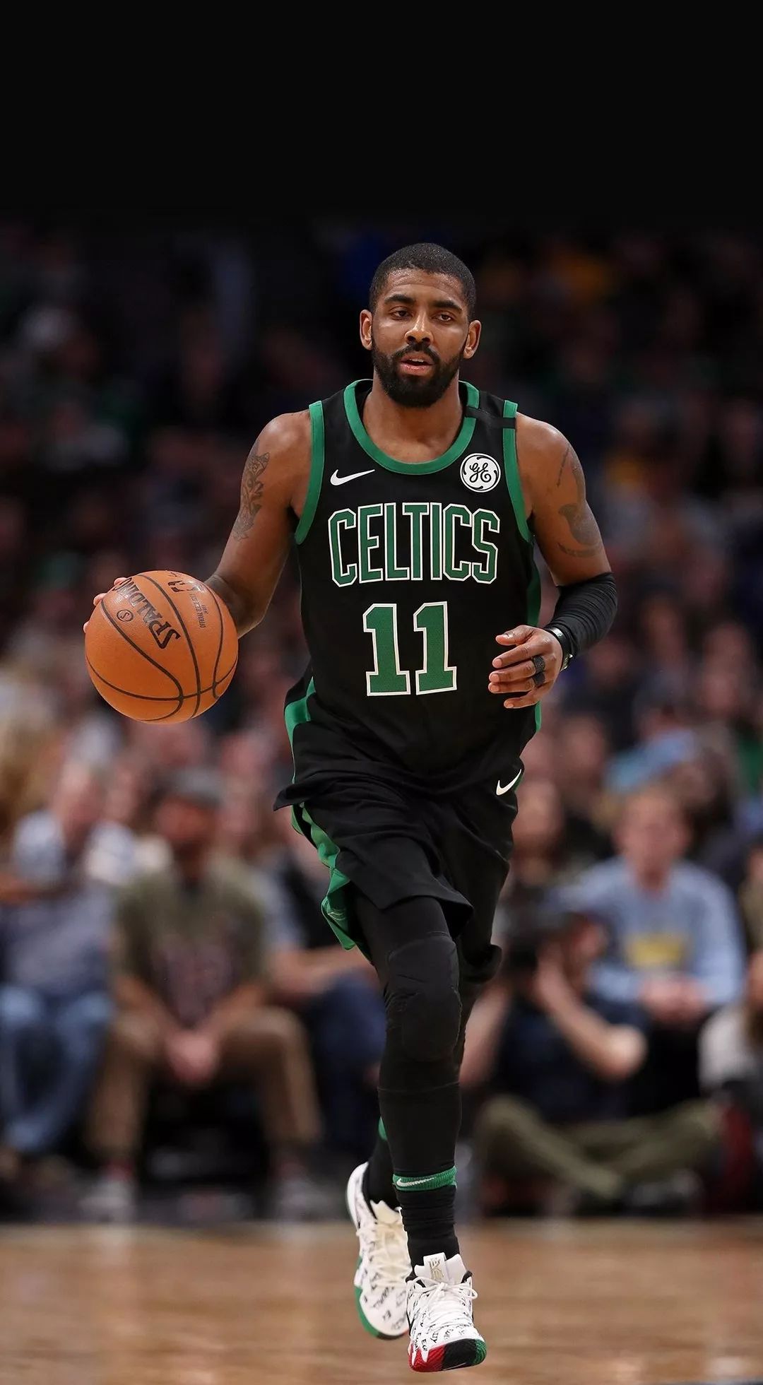 赛后留在狼队主场加练的曼联替补们！ 加油！（曼联替补赛后留守狼队主场加练，继续加油！）