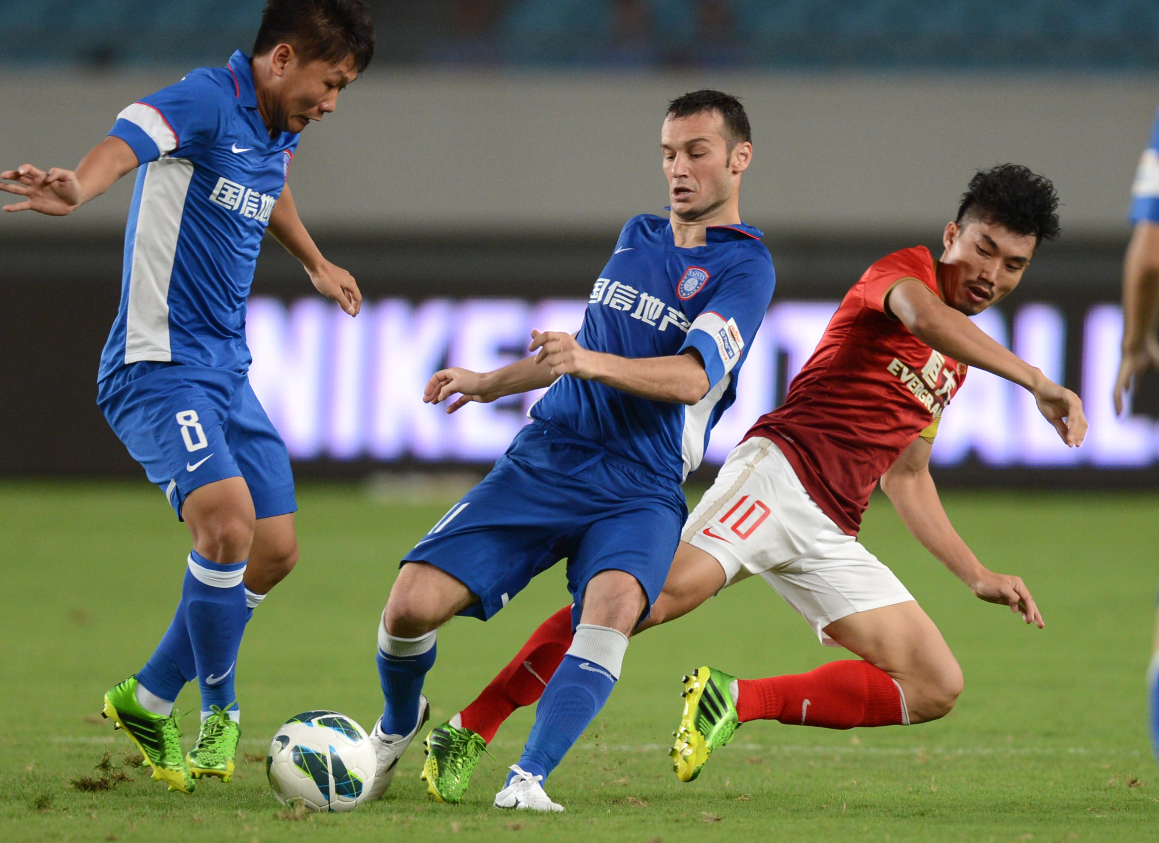 意媒：国米和米兰想签马里奥-希拉，拉齐奥给球员估价3500万（意媒：国米、米兰有意引进马里奥-希拉，拉齐奥为其标价3500万）