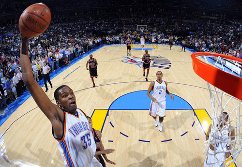 早报：推开门重逢再相拥？（早报：开门相逢，能再拥抱吗？）