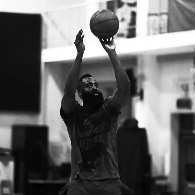 塔利亚菲科：不认为与梅西的对比会影响马斯坦托诺，他很专注（塔利亚菲科：梅西比较不会干扰马斯坦托诺，他始终专注）