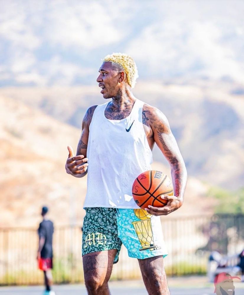 曼联旧将梅开二度：欧冠导演逆袭好戏，20场造17球太犀利（前曼联球员双响助欧冠逆袭，20战造17球火力爆棚）