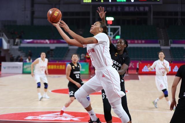 电讯报：纽卡可能无法在冬窗签下阿尔克马尔中场斯密特（电讯报：纽卡冬窗追阿尔克马尔中场斯密特恐难成行）