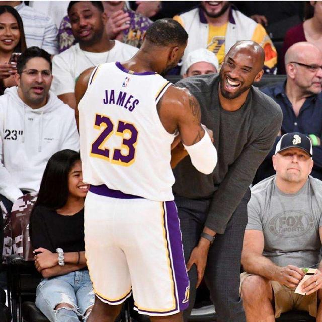 荣耀加身！大连可为夺季军直通中乙，教练球员揽获多个奖项（载誉而归！大连可为摘得季军直升中乙，教练与球员收获多项殊荣）