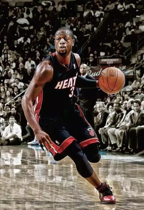 致敬CP3！快船主场球迷之墙摆满了保罗“空接之城”时期的球衣（向CP3致意！快船主场球迷墙挂满保罗“空接之城”时代球衣）