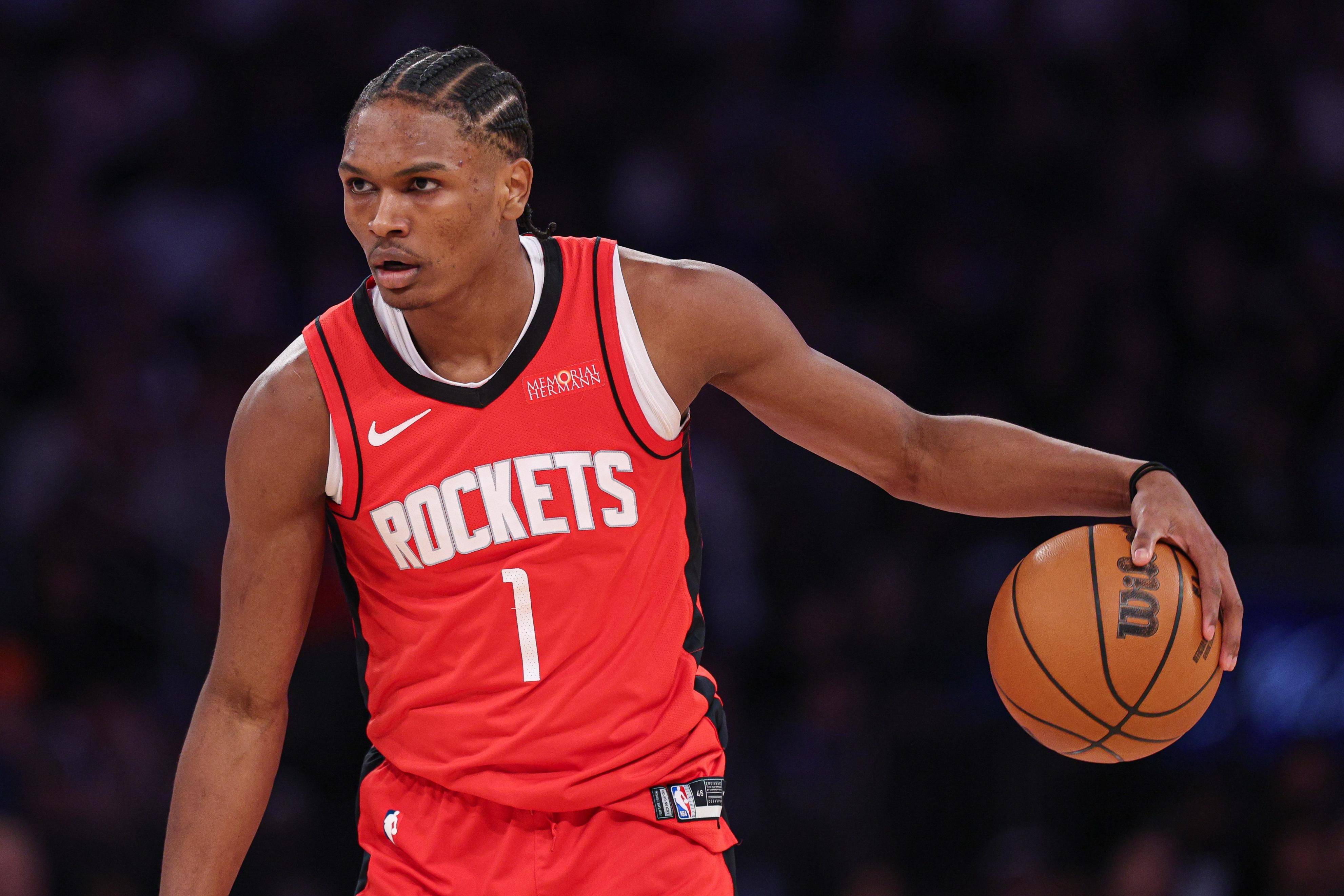 艾顿称自己是防守支柱！雷迪克：防守端他确实发挥了重要作用（艾顿自称防守中流砥柱，雷迪克：他在防守端作用明显）